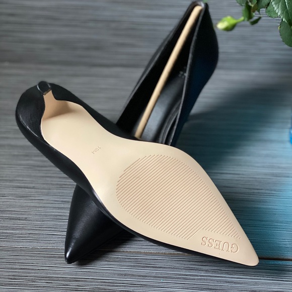 ☀️$$GUESS SALE$$☀️price as shown - Picture 4 of 8